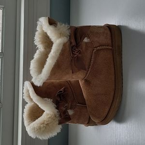 EUC UGG Child Mid Boot (Bailey Bow Button)